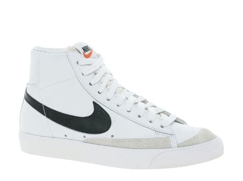 Pin by Eira on Kläder | Sneakers, White high top sneakers, Nike blazer