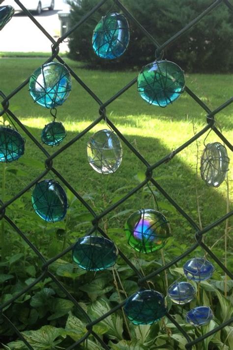 Chainlink Fences Ideas: 25+ Unique DIY Ideas to Decorate Your Backyard