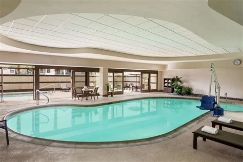 5 Best Hotels in Las Vegas with Indoor Pools + MAP