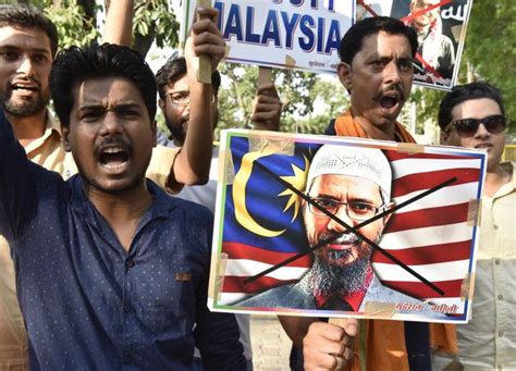 Zakir Naik thanks Malaysia PM for not deporting him, promises not to ...