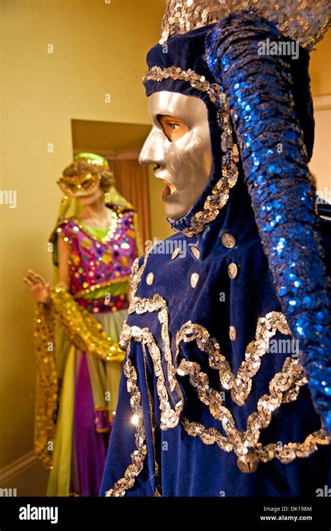 Mardi gras costumes hi-res stock photography and images - Alamy