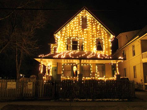 A Christmas Story House in Cleveland Ohio. ParadeOfGardens.com's photos of area Holiday Scenes ...