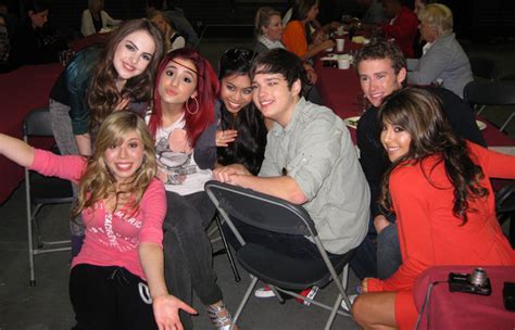 icarly & victorious - victorious vs icarly Photo (17382808) - Fanpop