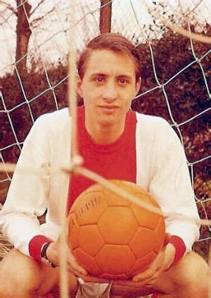 Young Johan Cruijff, Ajax Amsterdam. A legend. Men's Soccer Teams, Soccer Art, Good Soccer ...