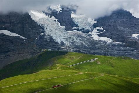 Hiking In Lauterbrunnen (Breathtaking Trails) - SwitzerLanding