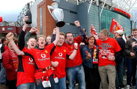 17 Best images about MUFC: Fans at Old Trafford on Pinterest ...