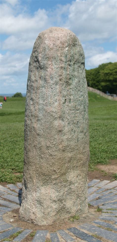 Hill of Tara, Ireland | Stone of Destiny | dcsnak | Flickr