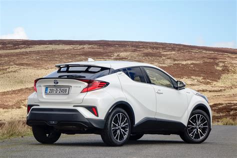 Toyota C-HR 1.8 Hybrid (2020) | Reviews, Test Drives | Complete Car