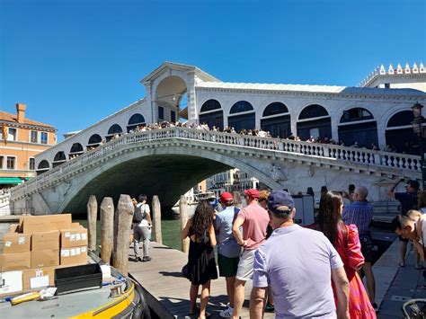 Venice Tourist Traps: 9 Tips to Avoid Them from a Local