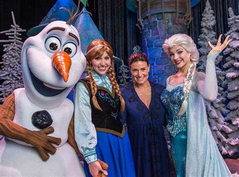 Idina Menzel meets Elsa at Walt Disney World - LaughingPlace.com