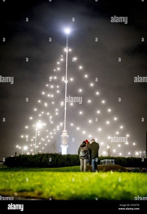 IJSSELSTEIN - The lights in the 'largest Christmas tree in the ...