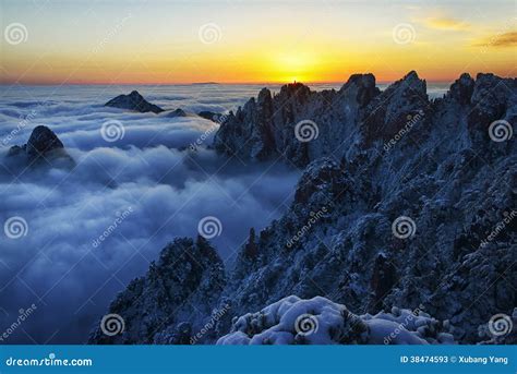 Mount Huangshan Sunrise in Winter Stock Image - Image of asian, china: 38474593