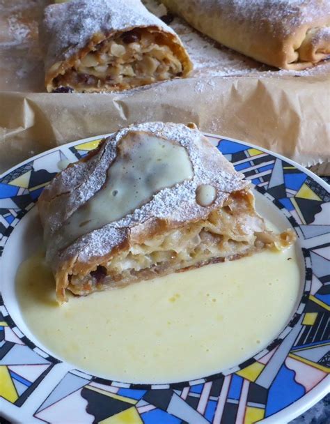 Apfelstrudel With Vanilla Sauce Recipe