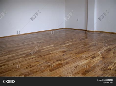 Empty Room, White Image & Photo (Free Trial) | Bigstock