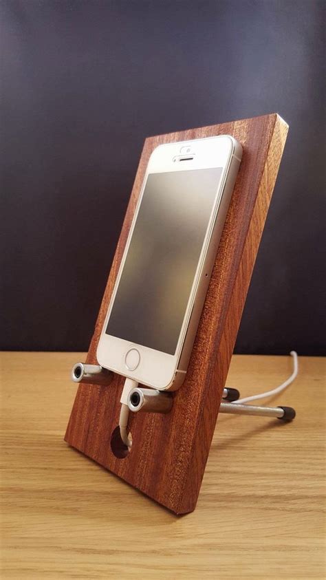 5 Diy Phone Stand You Can Make Easy By Yourself - CueThat | Træ arbejde, Træskærerarbejde ...