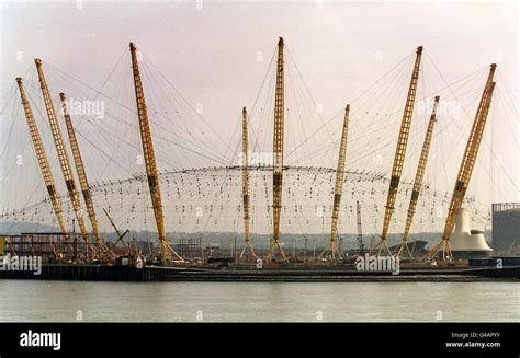 MILLENNIUM Dome Construction Stock Photo: 105958383 - Alamy