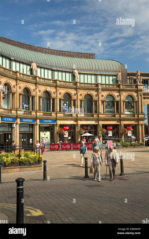 Harrogate Spa town in mid-summer, North Yorkshire, England Stock Photo - Alamy