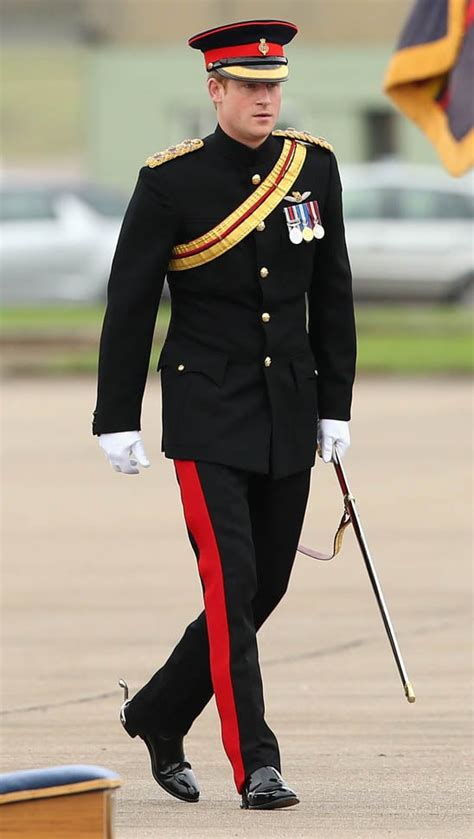 Prince Harry is irresistible in uniform at RAF Honington|Lainey Gossip ...