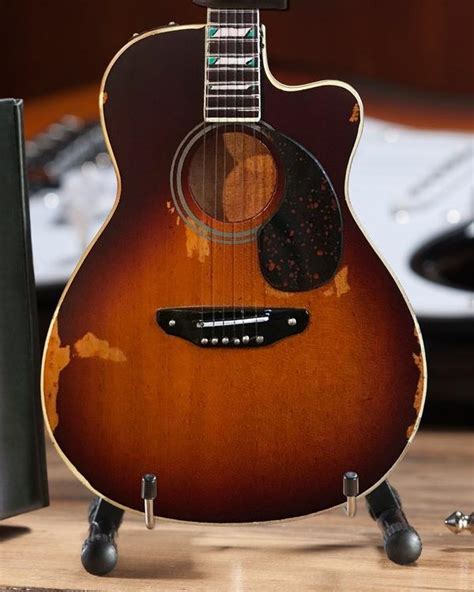 Toby Keith Signature Sunburst Acoustic Mini Guitar Model – Franklin Mint