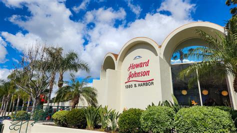 13 Best Harbor Blvd Hotels Across From Disneyland | Family Travel