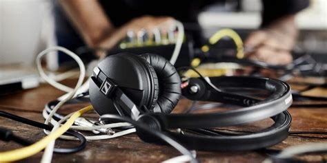 The Different Types of Headphones You Need to Know About | Gear4music