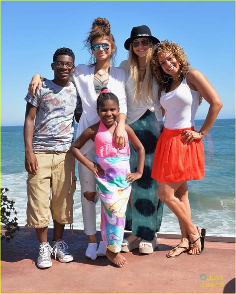 Zendaya Has Some Malibu Fun with the 'K.C. Undercover' Cast! | Photo 708136 - Photo Gallery ...