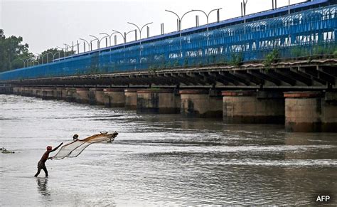 This Delhi Bridge, Railway's 'Old War Horse', Stands Tall Amid Yamuna ...