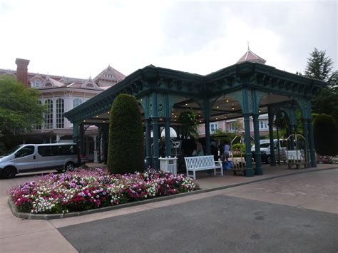 Disneyland Hotel - Front Entrance | Figgygirl | Flickr