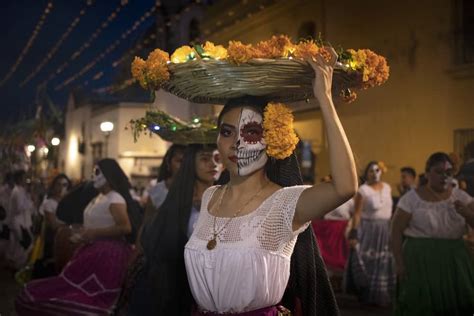 Day of the Dead Offerings 🇲🇽 Mexico and what each element represents