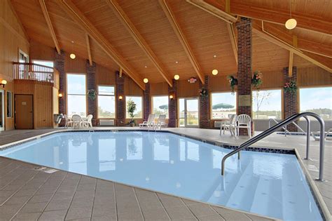 6 Indianapolis Hotels with Pools