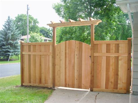 Again, double gate and slightly wider arbor | Wood fence gates, Backyard fences, Wooden fence gate