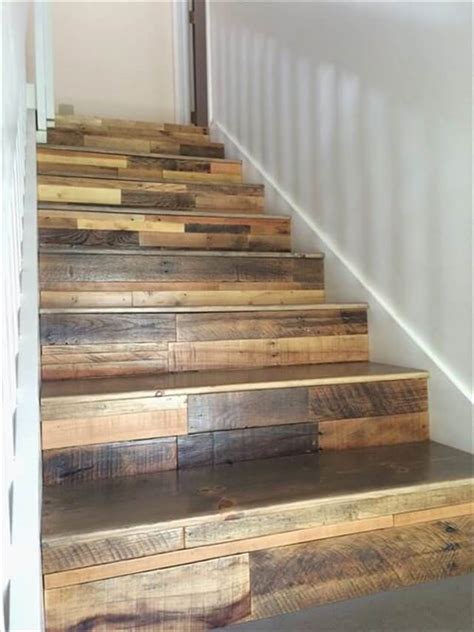 12 DIY Old Pallet Stairs Ideas