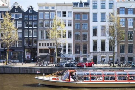 Why Amsterdam’s Canal Houses Have Endured for 300 Years