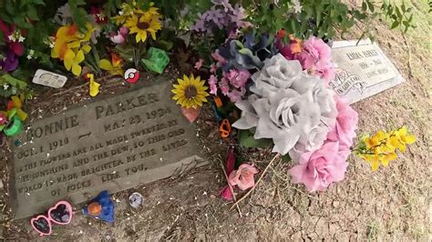 Bonnie Parker Grave. Dallas TX. Bonnie and Clyde. - YouTube