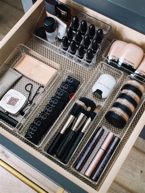 How I Organize My Makeup Drawers - Andee Layne #vichymakeup en 2020 ...