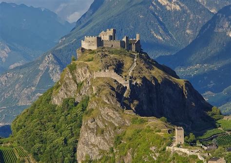 10 Most Beautiful Castles in Switzerland (with Photos & Map) - Touropia Castle Ruins, Medieval ...