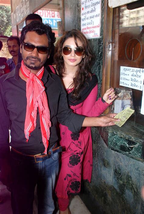 Cast of ‘Gangs Of Wasseypur 2’ watches ‘DDLJ’ | Nawazuddin Siddiqui ...