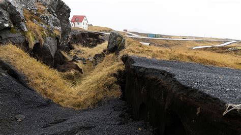 Iceland volcano: What’s going on and what are the risks? | CNN