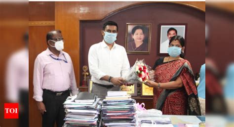 Chennai district collector Seethalakshmi recovers from Covid-19, returns to office | Chennai ...