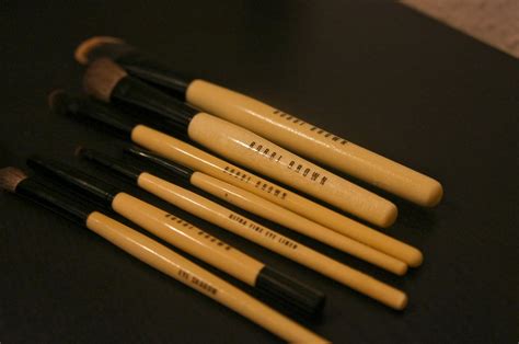 Yolanda G: ♥ Bobbi Brown make up brushes