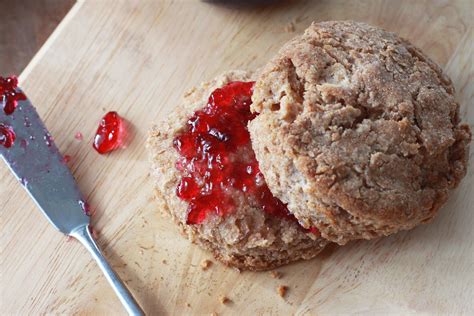 Whole Wheat Biscuits with Jam - Espresso and CreamEspresso and Cream