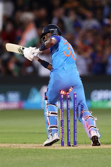 Hardik Pandya hit five sixes in his 33-ball 63 | ESPNcricinfo.com