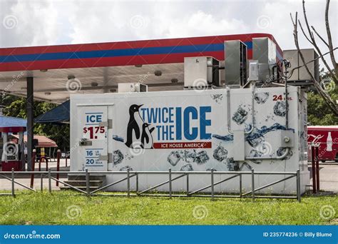 Twice the Ice Vending Building Machine Editorial Photo - Image of ...