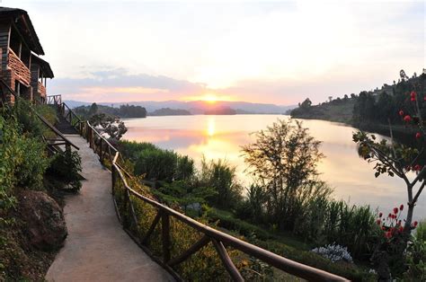 #LakeBunyonyiRockResort is one of the best resorts in #Uganda also providing #BudgetResorts with ...