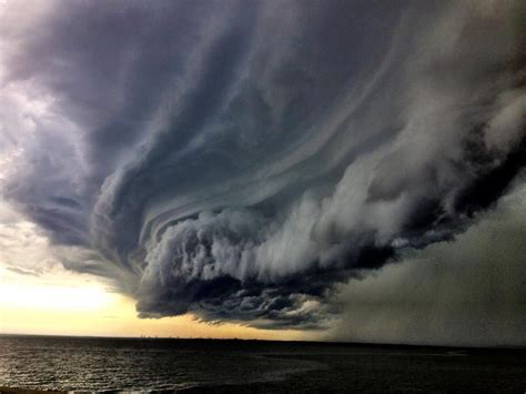 Wall clouds approaching Brisbane, Australia. | Wall cloud, Storm ...