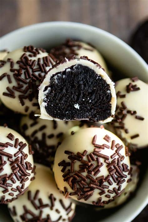 Oreo Truffles Recipe (with coating options) - Crazy for Crust