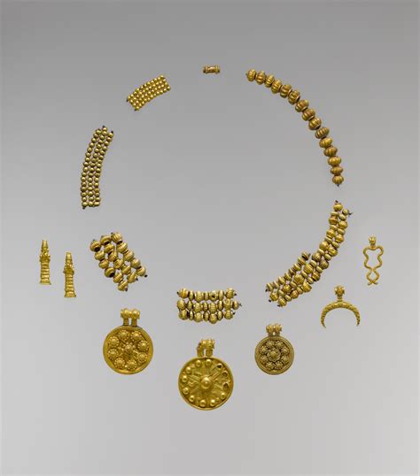 Mesopotamian Jewelry from 'The Body Transformed' At The Met Fifth ...