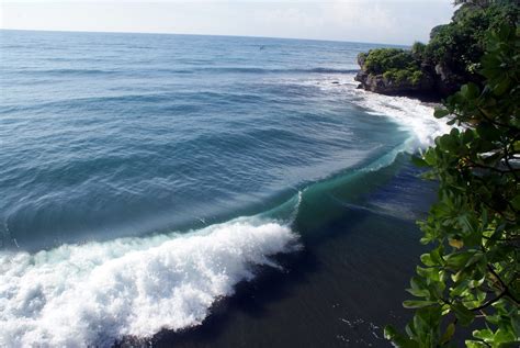 Batu Karas beach, Pangandaran | Sanjay P. K. | Flickr