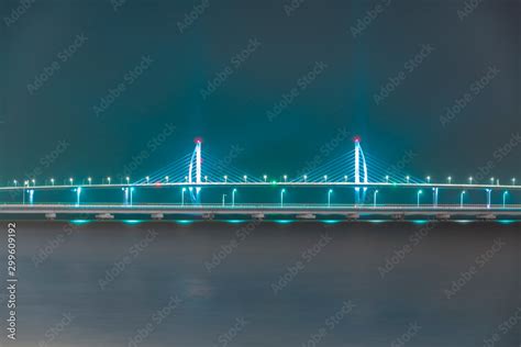 Night view of the Zhuhai section of the Hong Kong-Zhuhai-Macao Bridge ...