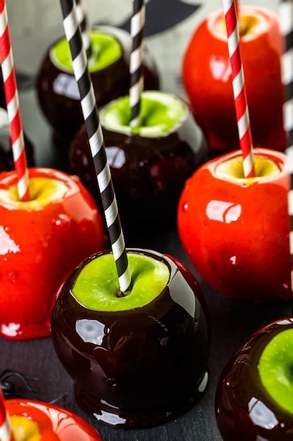 Premium Photo | Handmade red candy apples for Halloween.